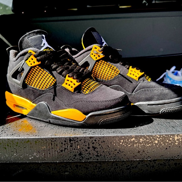 jordan 4 retro thunder 2012
